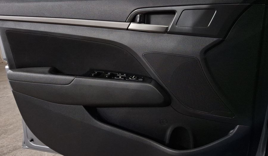 Hyundai Elantra 2.0 GLS PREMIUM AT Sedan 2017