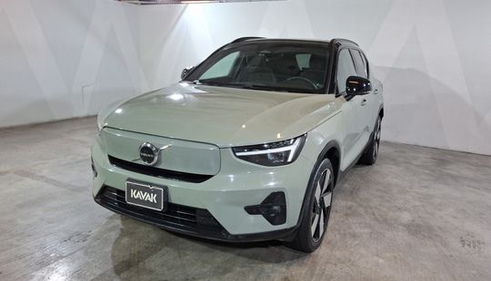 Volvo • XC40