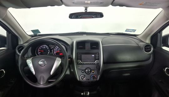Nissan • Versa