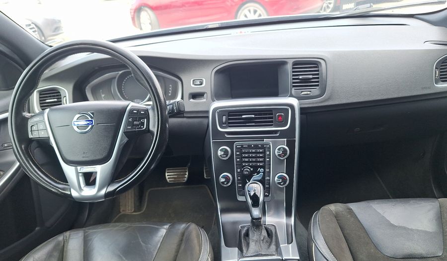 Volvo S60 2.0 T5 R-DESIGN AUTO Sedan 2019