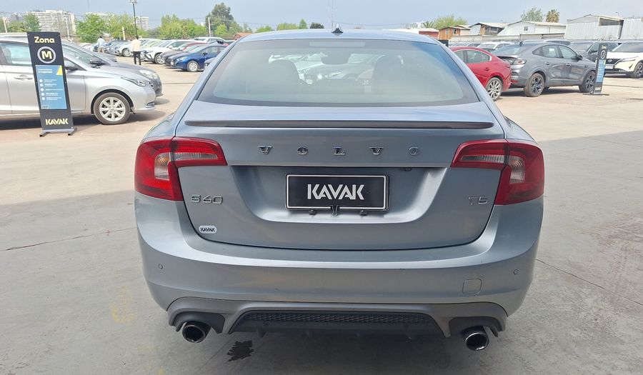 Volvo S60 2.0 T5 R-DESIGN AUTO Sedan 2019