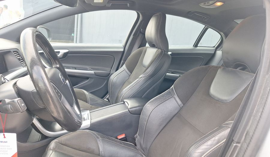 Volvo S60 2.0 T5 R-DESIGN AUTO Sedan 2019