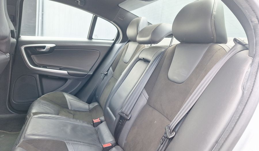Volvo S60 2.0 T5 R-DESIGN AUTO Sedan 2019