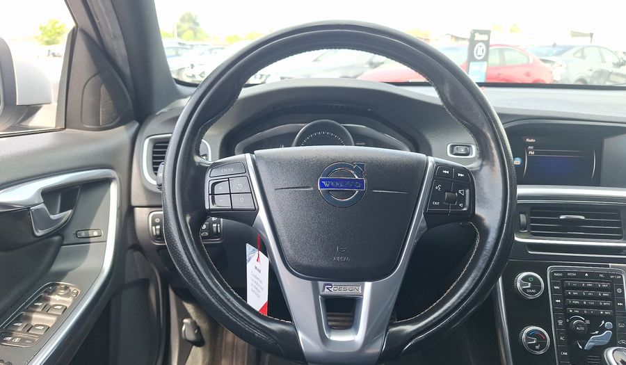 Volvo S60 2.0 T5 R-DESIGN AUTO Sedan 2019
