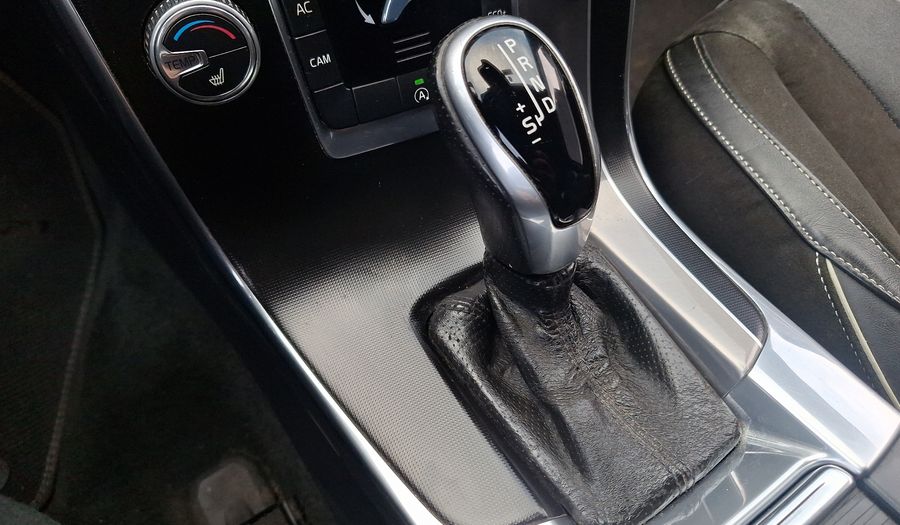 Volvo S60 2.0 T5 R-DESIGN AUTO Sedan 2019