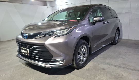 Toyota • Sienna