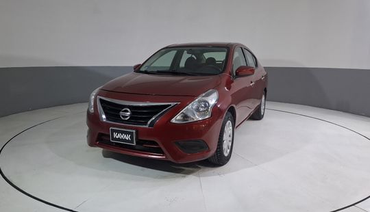 Nissan • Versa