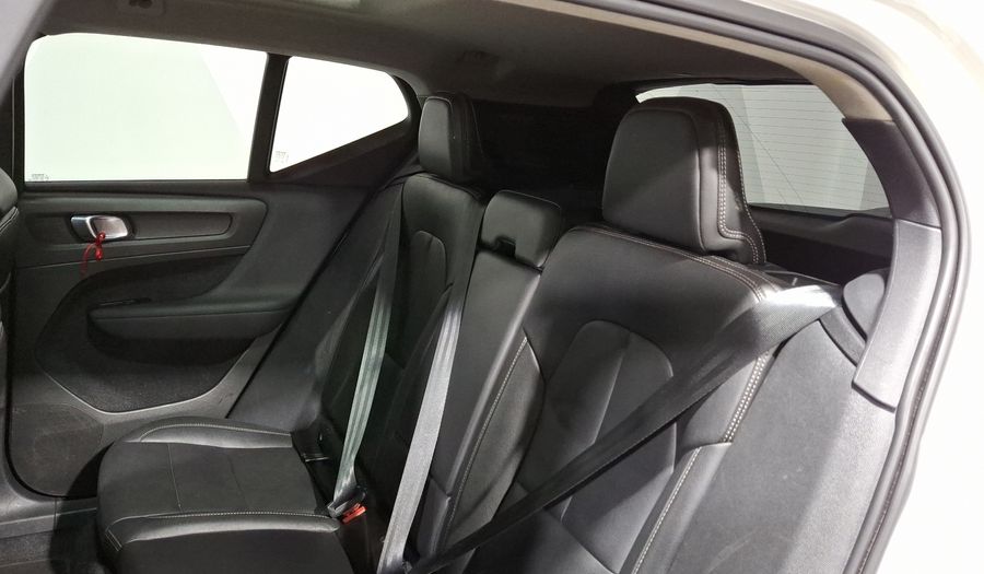Volvo Xc40 2.0 T4 MOMENTUM AUTO Suv 2021