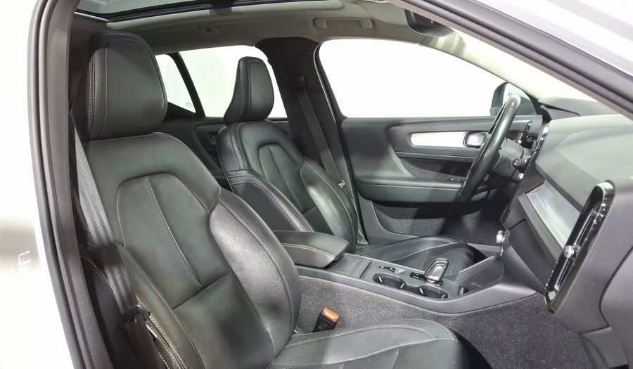 Volvo Xc40 2.0 T4 MOMENTUM AUTO Suv 2021