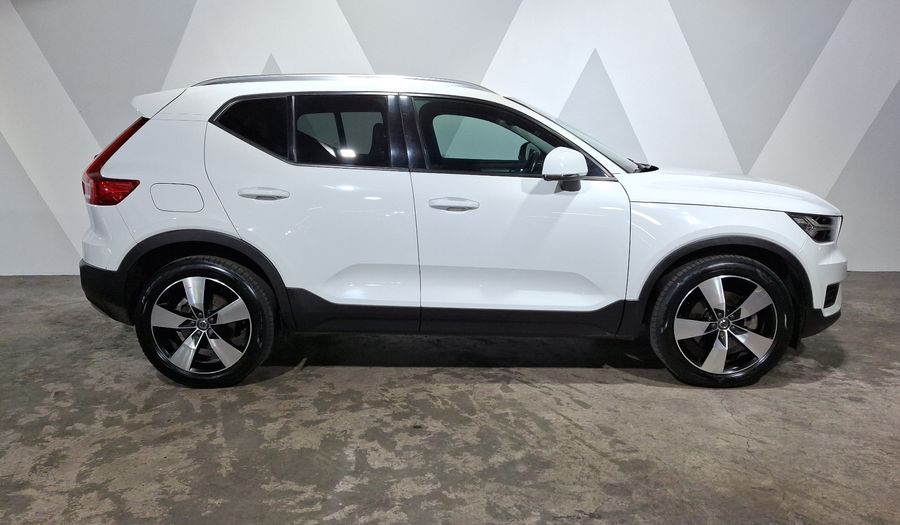 Volvo Xc40 2.0 T4 MOMENTUM AUTO Suv 2021