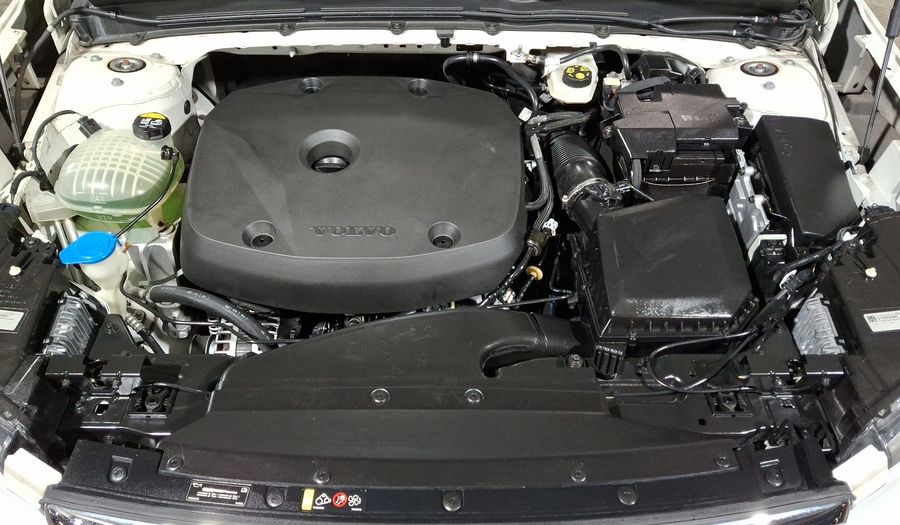 Volvo Xc40 2.0 T4 MOMENTUM AUTO Suv 2021