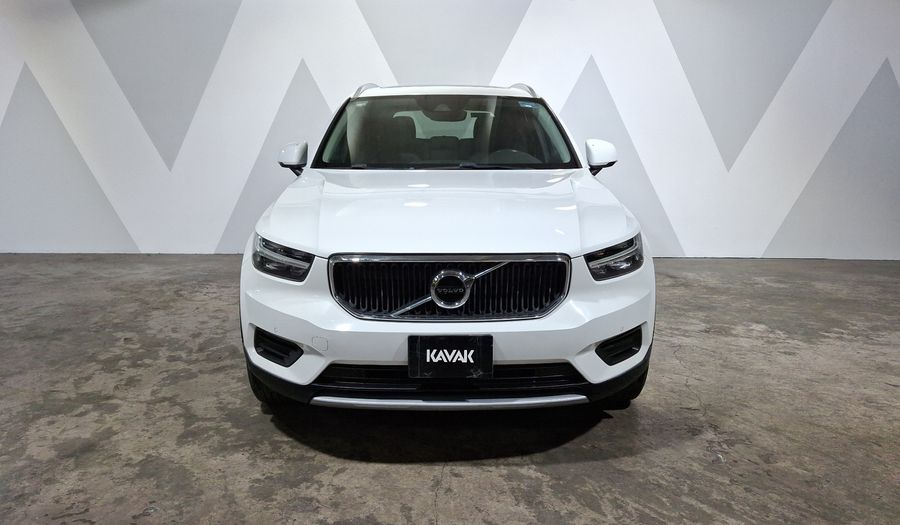 Volvo Xc40 2.0 T4 MOMENTUM AUTO Suv 2021