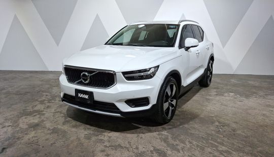 Volvo • XC40