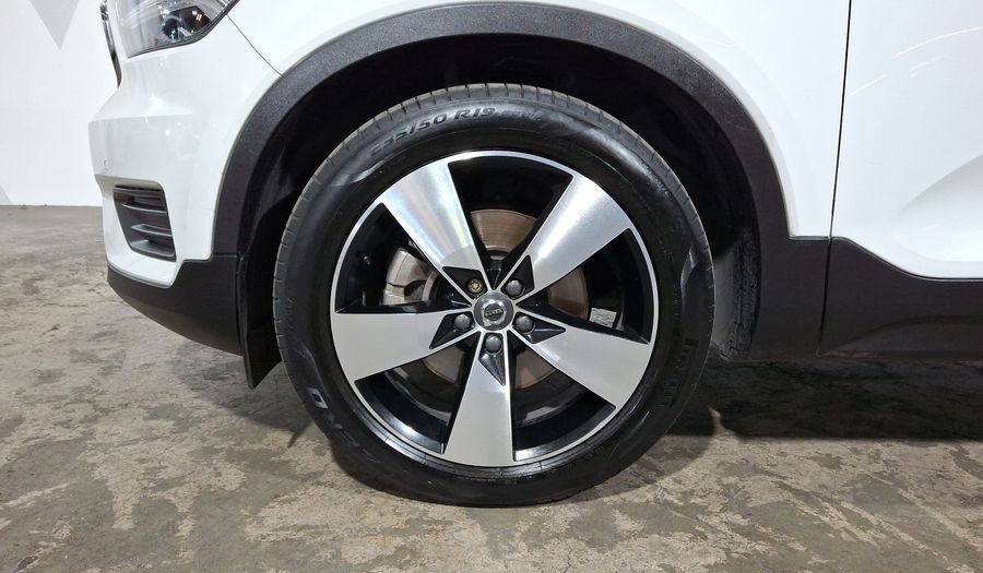 Volvo Xc40 2.0 T4 MOMENTUM AUTO Suv 2021