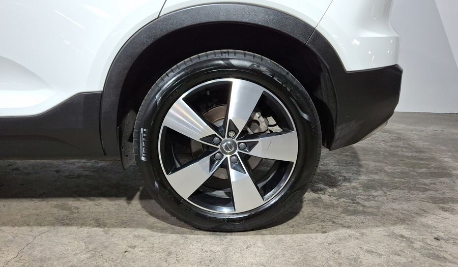 Volvo Xc40 2.0 T4 MOMENTUM AUTO Suv 2021