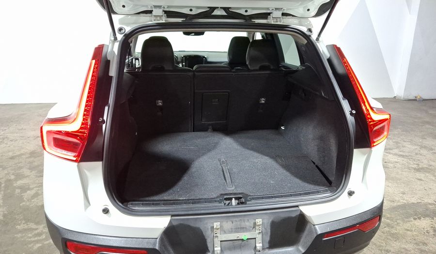 Volvo Xc40 2.0 T4 MOMENTUM AUTO Suv 2021