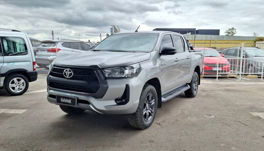 Toyota • Hilux