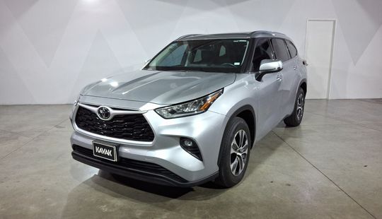Toyota • Highlander