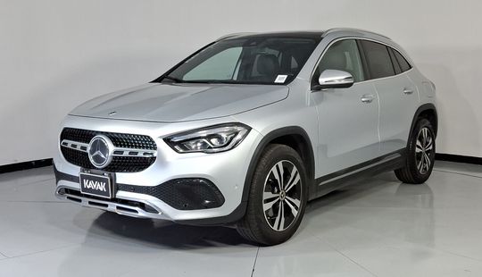Mercedes Benz • Clase GLA