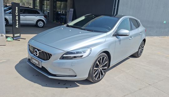 Volvo • V40