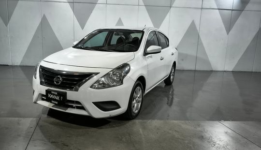Nissan • Versa