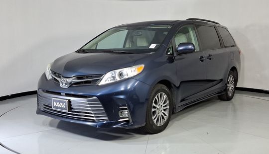 Toyota • Sienna