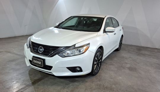 Nissan • Altima