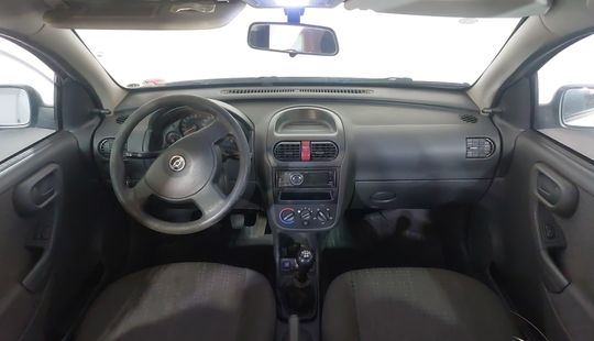 Chevrolet • Corsa