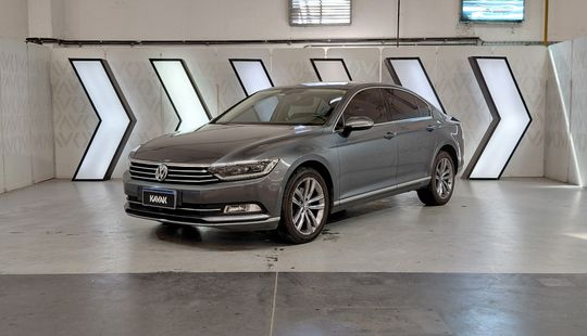 Volkswagen • Passat