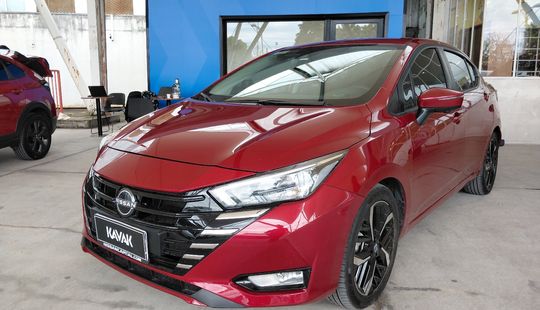 Nissan • Versa