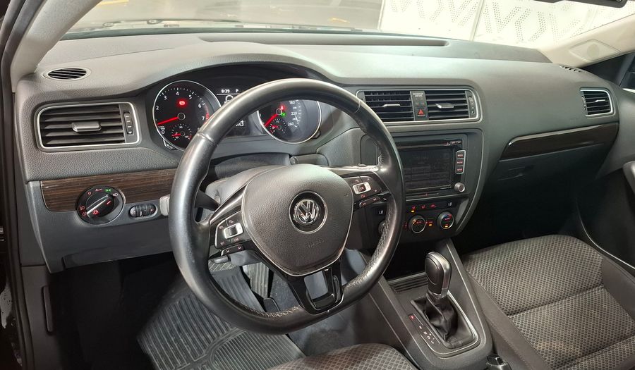 Volkswagen Vento 2.5 ADVANCE PLUS TIPTRONIC Sedan 2015
