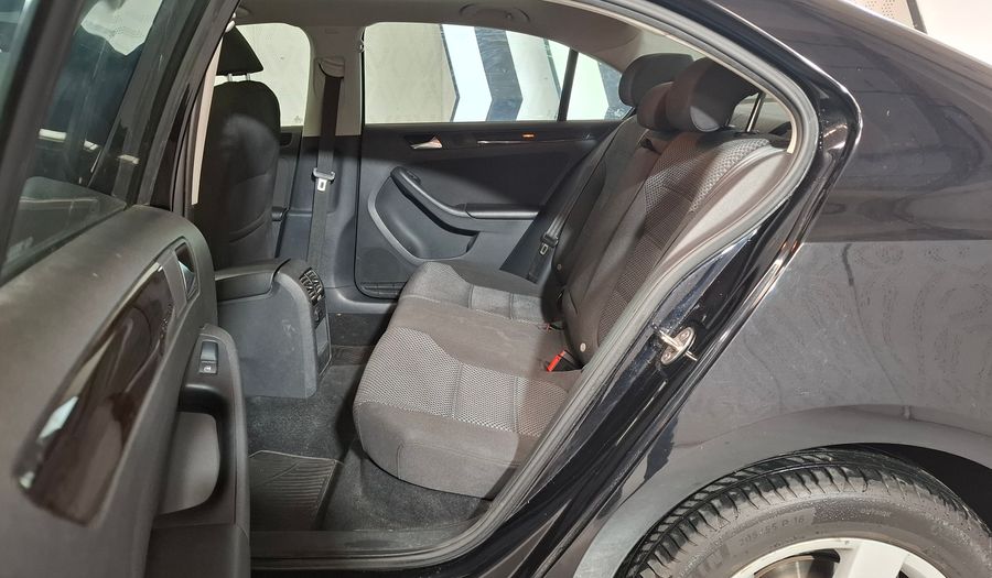 Volkswagen Vento 2.5 ADVANCE PLUS TIPTRONIC Sedan 2015