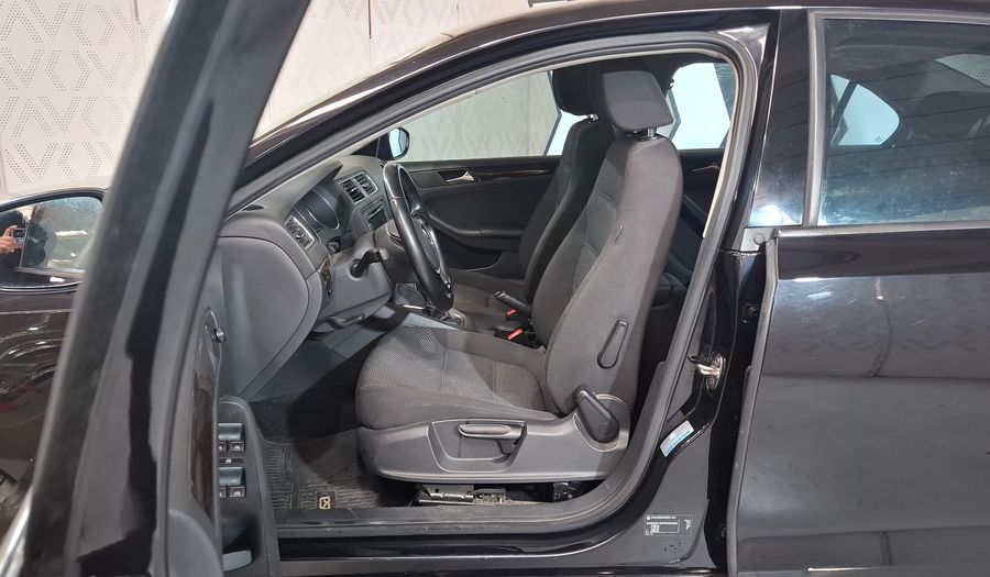 Volkswagen Vento 2.5 ADVANCE PLUS TIPTRONIC Sedan 2015