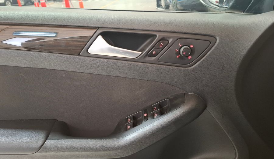 Volkswagen Vento 2.5 ADVANCE PLUS TIPTRONIC Sedan 2015