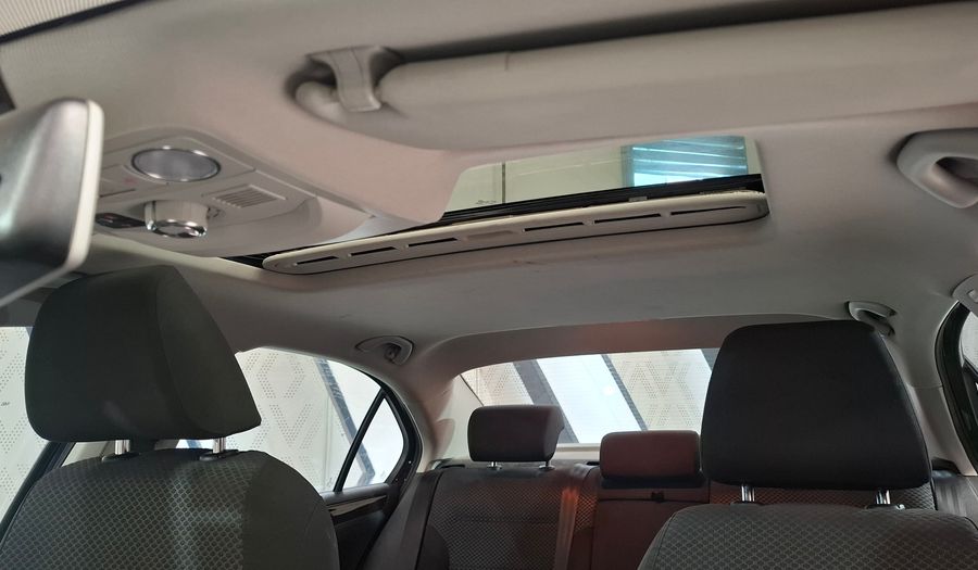 Volkswagen Vento 2.5 ADVANCE PLUS TIPTRONIC Sedan 2015