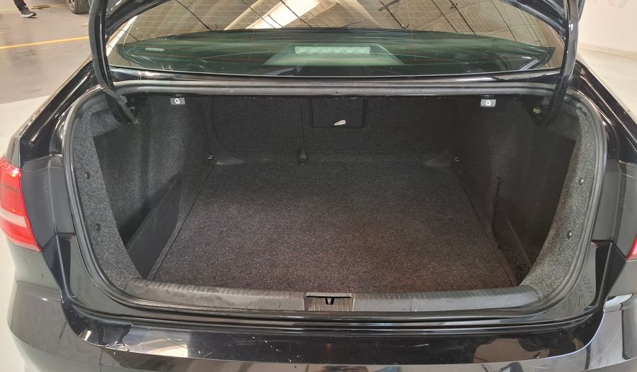 Volkswagen Vento 2.5 ADVANCE PLUS TIPTRONIC Sedan 2015