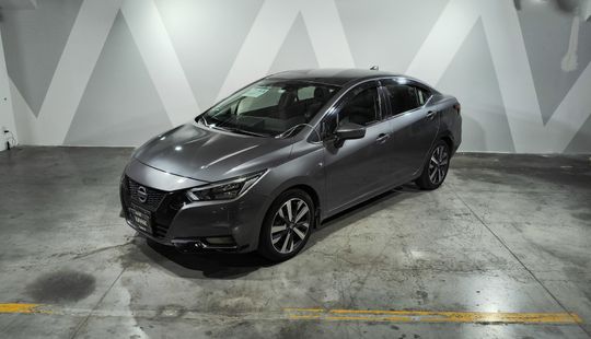 Nissan • Versa