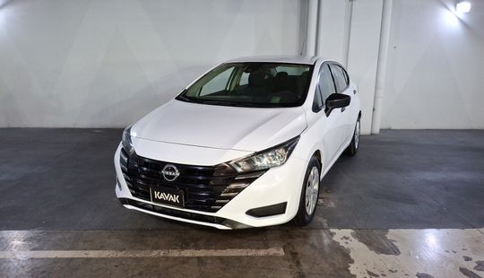 Nissan • Versa