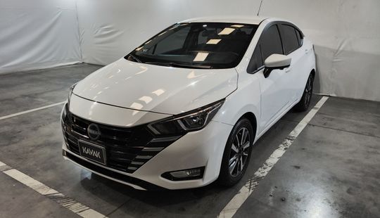 Nissan • Versa