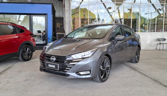 Nissan • Versa