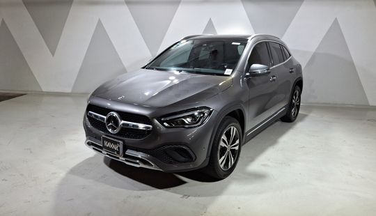 Mercedes Benz • Clase GLA