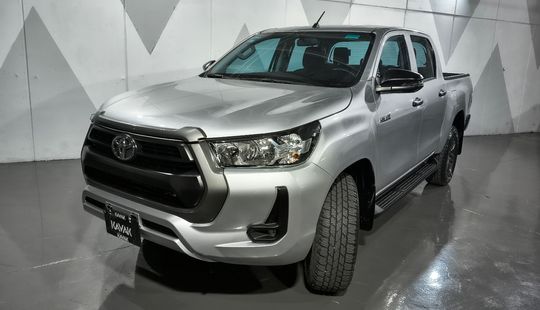 Toyota • Hilux