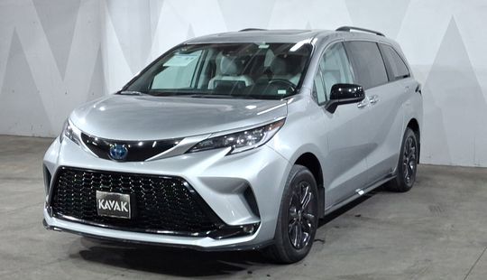 Toyota • Sienna
