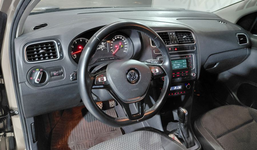 Volkswagen Polo 1.6 COMFORTLINE TIPTRONIC Sedan 2016