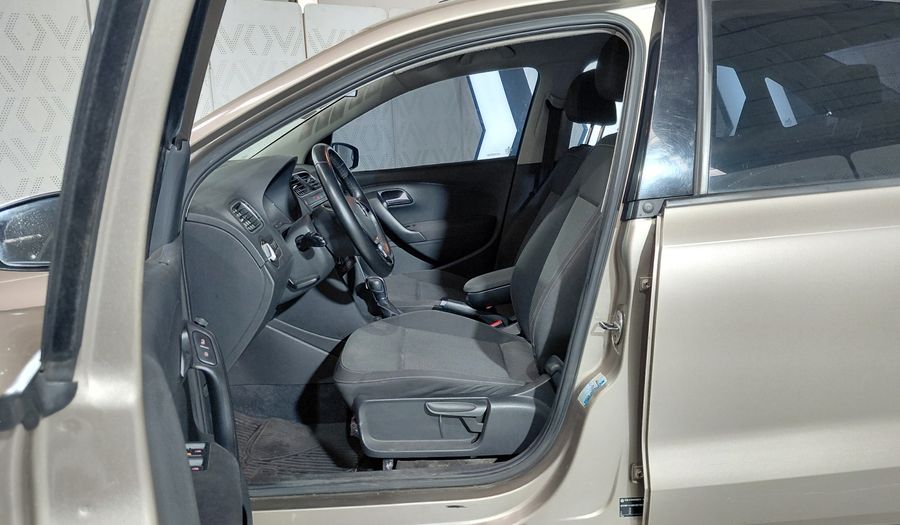 Volkswagen Polo 1.6 COMFORTLINE TIPTRONIC Sedan 2016
