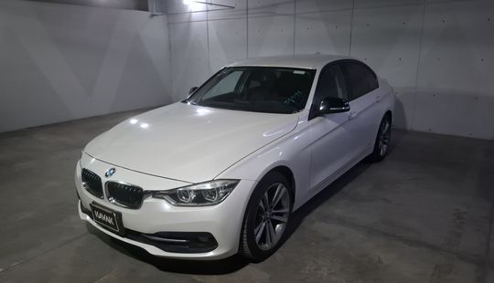 2018 • 83,396 km • Automático