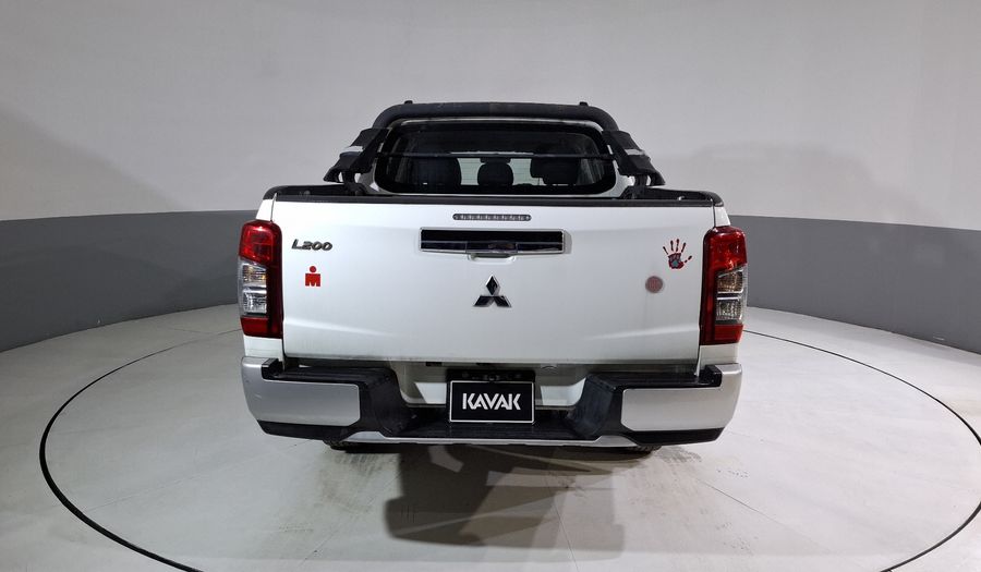 Mitsubishi L200 2.4 GLX GASOLINA Pickup 2020