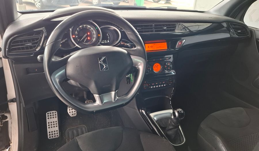 Citroen Ds3 1.6 SO CHIC Hatchback 2014