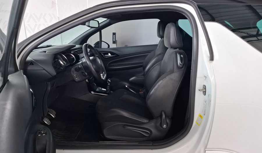 Citroen Ds3 1.6 SO CHIC Hatchback 2014