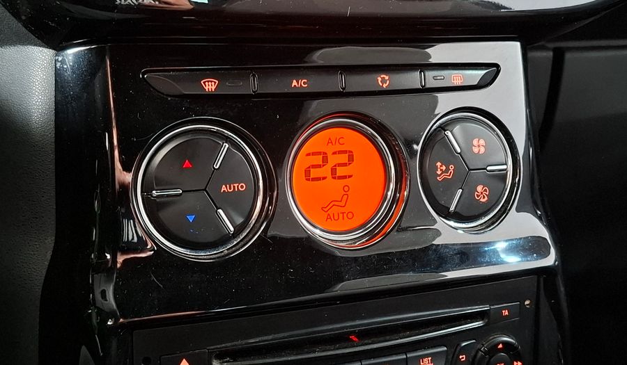 Citroen Ds3 1.6 SO CHIC Hatchback 2014